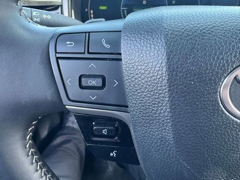 Used 2025 Toyota Camry SE image 18