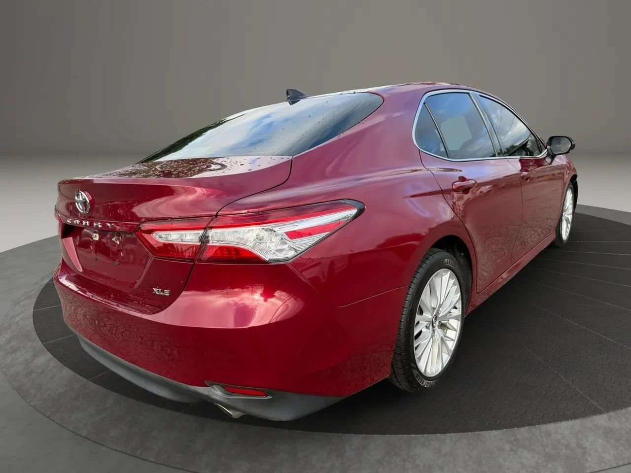 Used 2020 Toyota Camry XLE w/ Navigation Package FWD image 5
