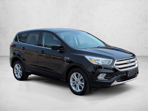 Used 2017 Ford Escape SE w/ SE Cold Weather Package AWD/4WD image 2