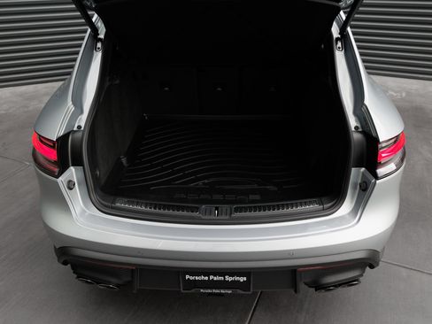 Certified 2026 Porsche Macan AWD/4WD image 26