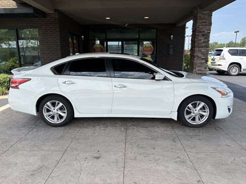 Used 2015 Nissan Altima 2.5 SV w/ Convenience Package FWD image 5