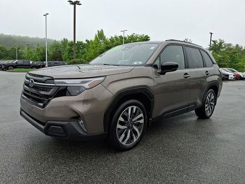 Used 2025 Subaru Forester Touring AWD/4WD image 3