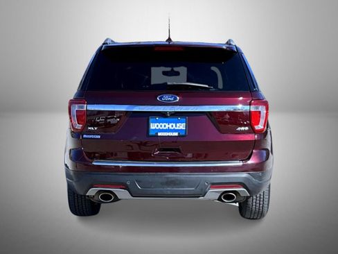 Used 2018 Ford Explorer XLT w/ Equipment Group 202A image 6