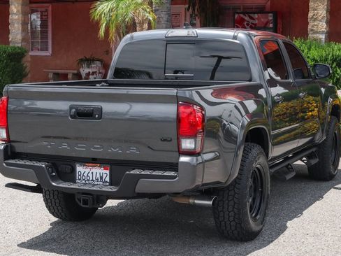 Used 2019 Toyota Tacoma TRD Sport AWD/4WD image 9