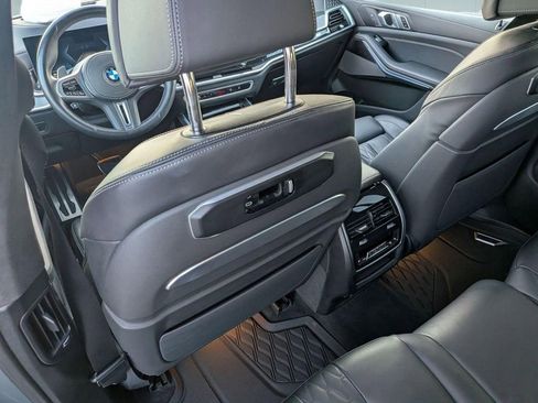 Used 2025 BMW X7 M60i w/ Climate Comfort Package AWD/4WD image 28