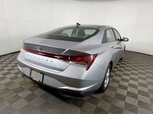 Certified 2023 Hyundai Elantra SE FWD image 5