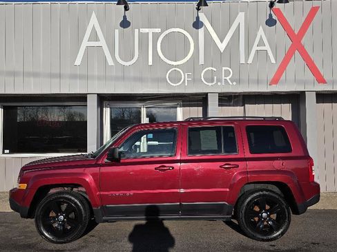 Used 2015 Jeep Patriot Latitude image 1