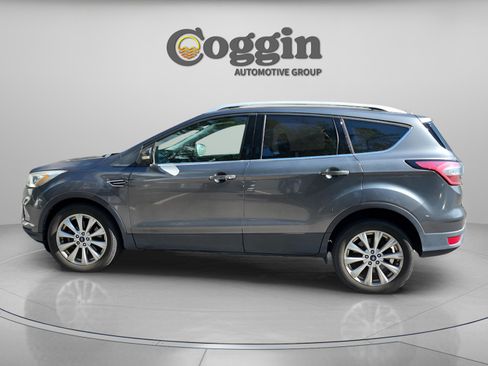 Used 2017 Ford Escape Titanium image 2