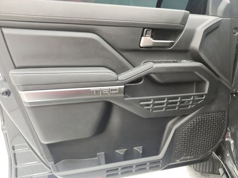 Used 2025 Toyota Tacoma TRD Sport image 11