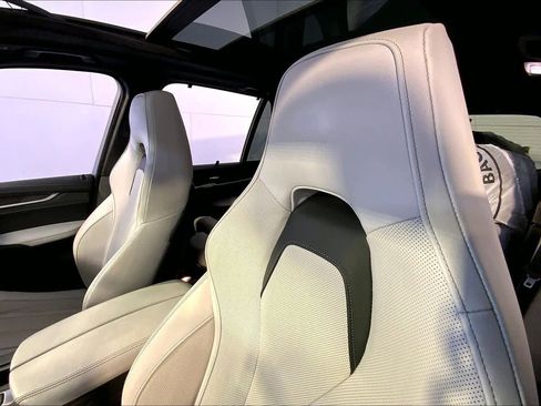 Used 2018 BMW X5 M image 24