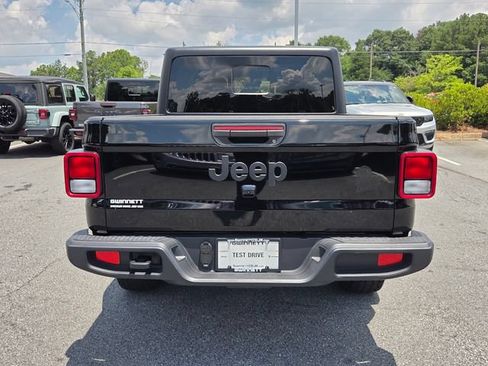 Used 2022 Jeep Gladiator Sport AWD/4WD image 7