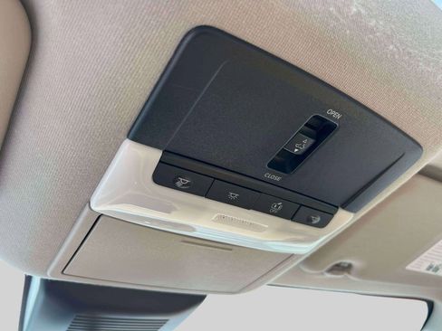 Used 2025 Nissan Sentra SV w/ SV Premium Package image 33