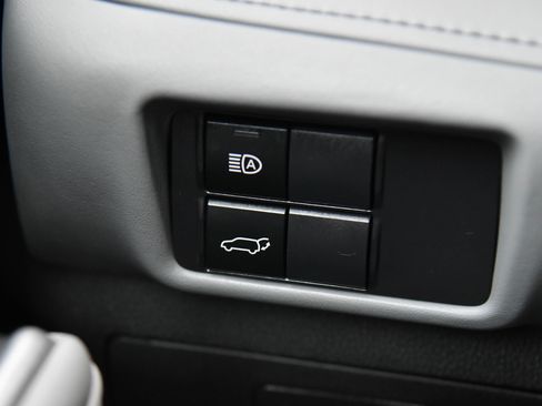 Used 2022 Toyota Highlander LE AWD/4WD image 31
