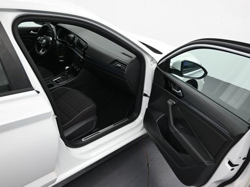 Used 2019 Volkswagen Jetta GLI FWD image 18