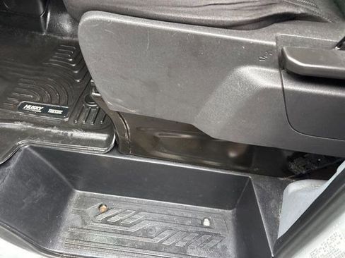 Used 2017 Ford Transit 350 XLT image 10