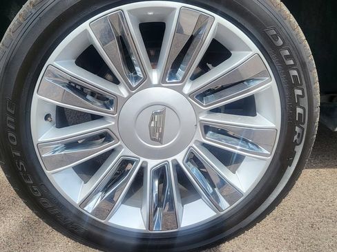 Used 2018 Cadillac Escalade Platinum AWD/4WD image 16