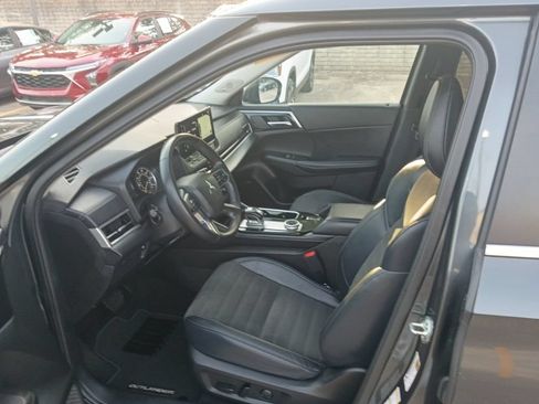 Used 2025 Mitsubishi Outlander SE AWD/4WD image 4