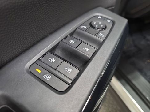 Used 2025 Nissan Pathfinder SV AWD/4WD image 26