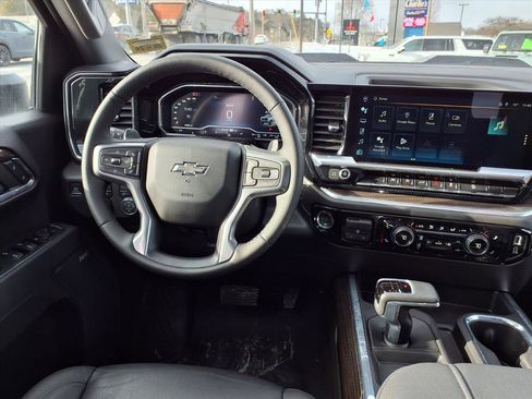 Used 2025 Chevrolet Silverado 1500 LT Trail Boss w/ Convenience Package II image 9