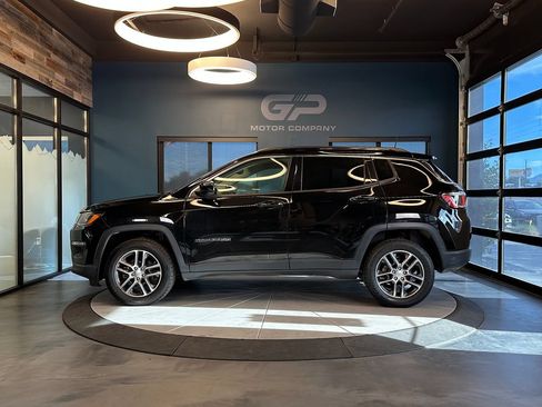 Used 2020 Jeep Compass Latitude w/ Cold Weather Group AWD/4WD image 6