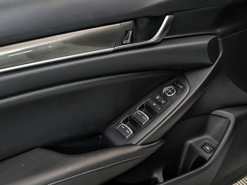 Used 2019 Honda Accord Sport image 9