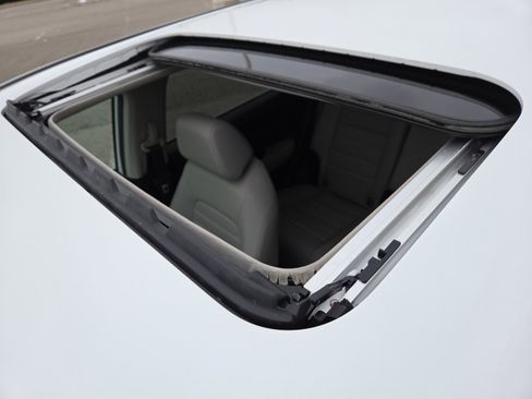 Used 2023 Honda CR-V EX-L image 4