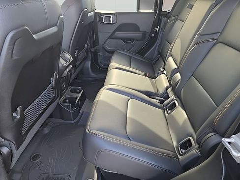 New 2025 Jeep Gladiator Sport image 29