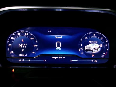 Certified 2023 Chevrolet Suburban High Country AWD/4WD image 7
