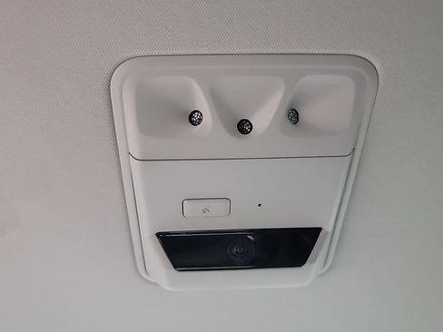 Used 2024 Kia Carnival EX image 25