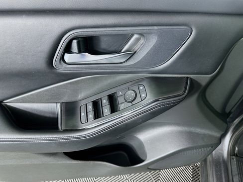 Used 2025 Nissan Rogue SV FWD image 15
