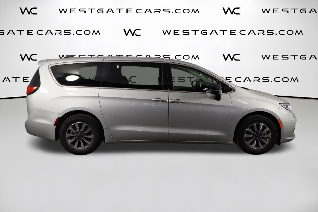Used 2024 Chrysler Pacifica Limited FWD image 48