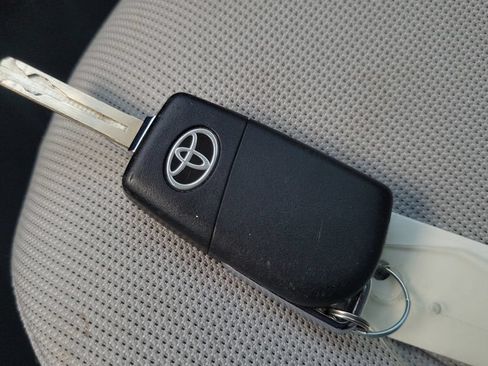 Used 2021 Toyota Corolla LE FWD image 26