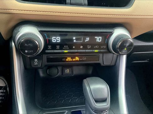 Used 2025 Toyota RAV4 XLE w/ Convenience Package image 33