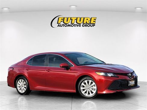 Used 2020 Toyota Camry LE image 1