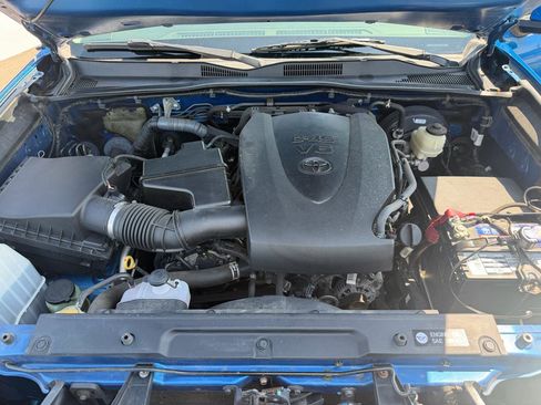 Used 2016 Toyota Tacoma SR5 AWD/4WD image 15