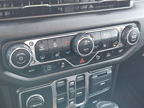 Used 2024 Jeep Gladiator Sport AWD/4WD image 18