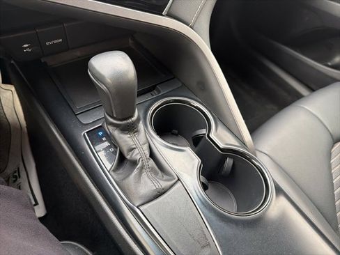 Used 2018 Toyota Camry L image 25