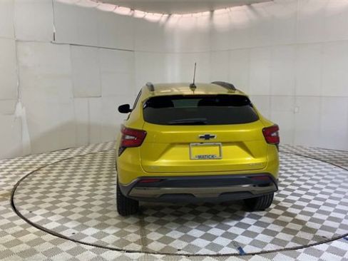 Used 2024 Chevrolet Trax ACTIV w/ Sunroof Package image 7