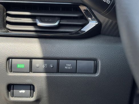 Used 2025 Nissan Sentra SV image 28