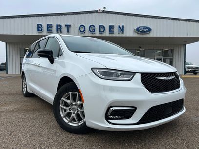 Used 2024 Chrysler Pacifica Touring-L