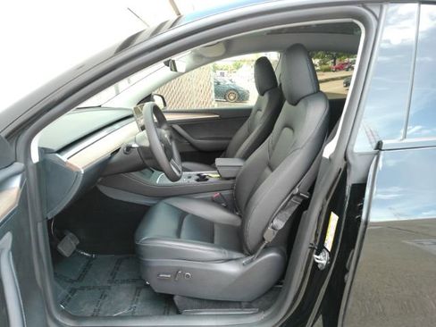 Used 2025 Tesla Model Y Long Range AWD/4WD image 12