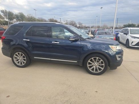 Used 2017 Ford Explorer Limited image 2