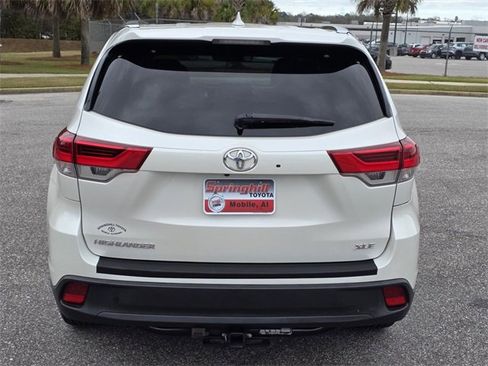 Used 2019 Toyota Highlander XLE image 3