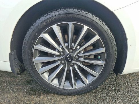 Used 2018 Kia Cadenza Premium w/ Luxury Package image 8