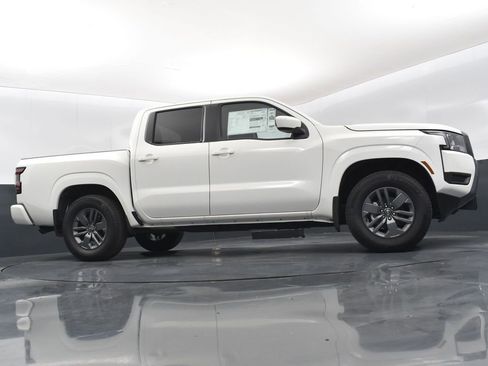 Used 2025 Nissan Frontier SV w/ Tow Package image 33