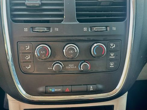 Used 2020 Dodge Grand Caravan SE FWD image 16