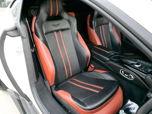 Used 2020 Aston Martin V8 Vantage Coupe image 36