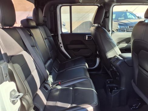 Used 2022 Jeep Gladiator Overland image 23