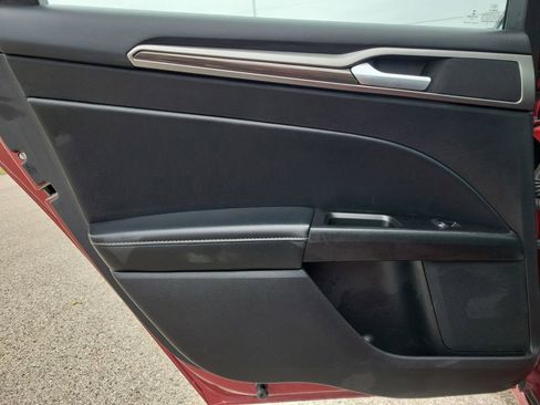 Used 2018 Ford Fusion SE w/ Fusion SE Technology Package FWD image 8