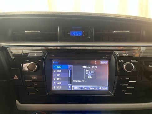 Used 2016 Toyota Corolla LE image 17